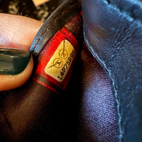 Authentic Chanel Lambskin Camellia Long Wallet - excellent condition - Picture 6 of 7